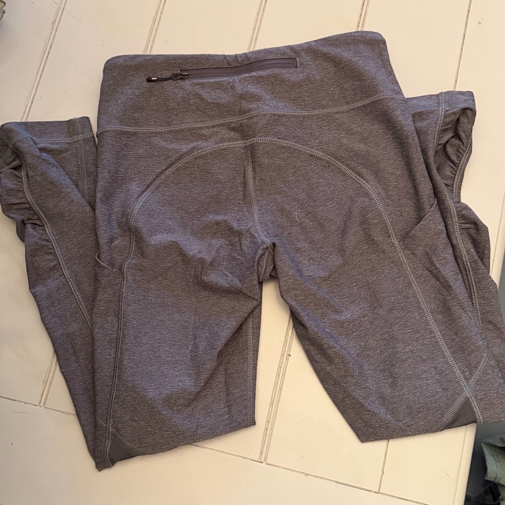 Gray cropped leggings